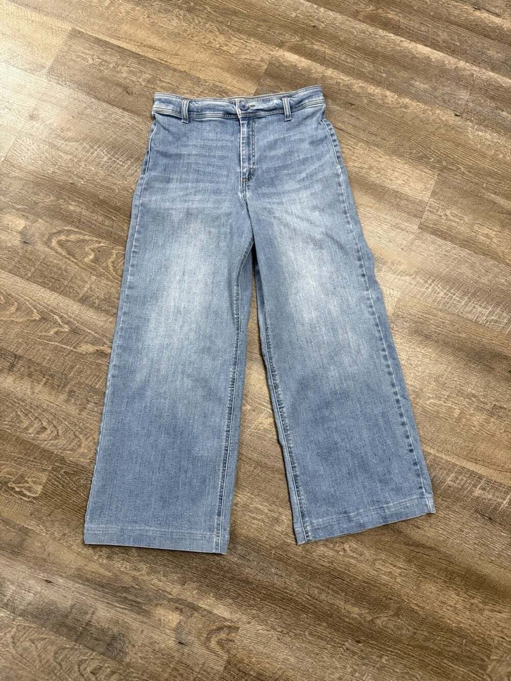 Women’s Denim Size 10 Medium Wash Wide Leg Oat New York Jeans
